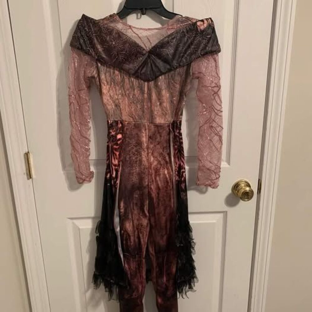 Descendant’s 3 Costume & accessories